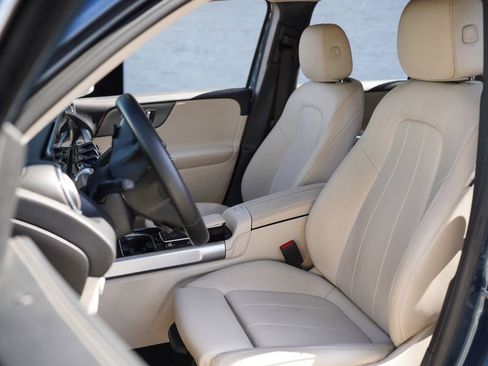 Used 2022 Mercedes-Benz GLB 250 w/ Premium Package Lite image 23