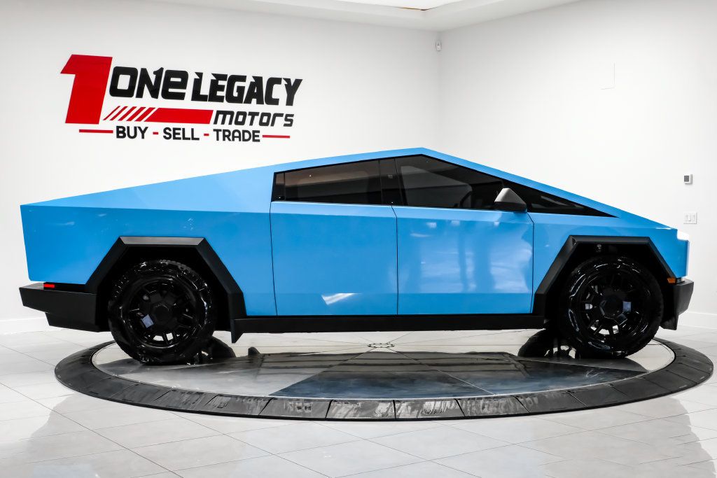 Used 2024 Tesla Cybertruck AWD Crew Cab image 9