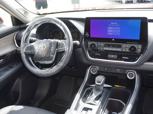 New 2026 Toyota Grand Highlander FWD image 6
