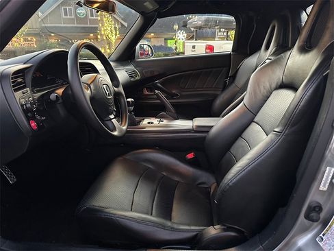 Used 2004 Honda S2000 image 16