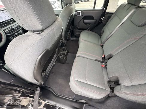 Used 2024 Jeep Wrangler Unlimited Rubicon image 19