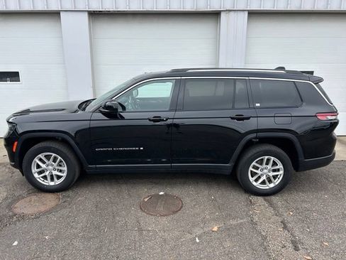 Used 2022 Jeep Grand Cherokee L Laredo w/ Luxury Tech Group I AWD/4WD image 3