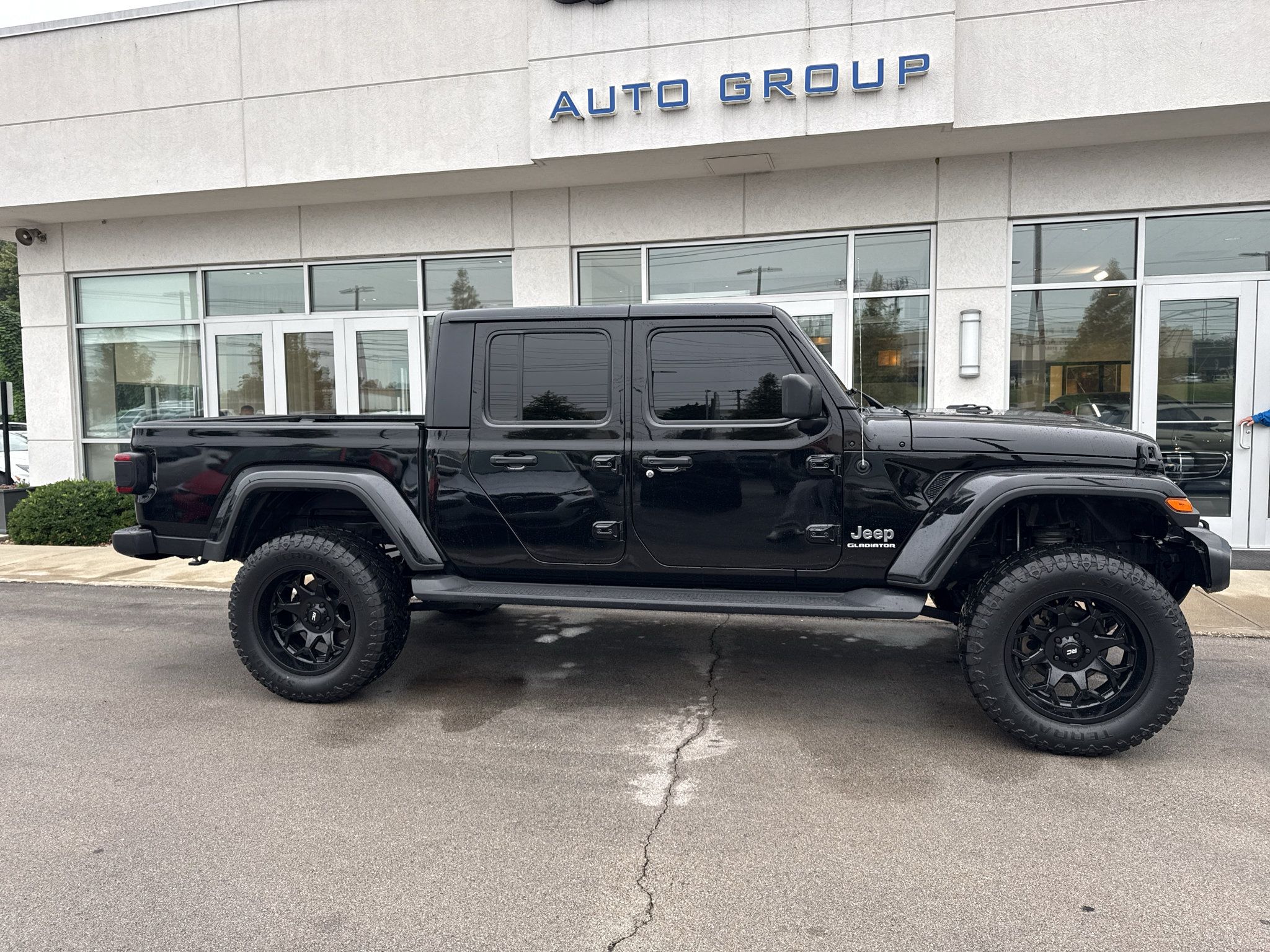 Used 2021 Jeep Gladiator Overland w/ Popular Equipment Package AWD/4WD image 2