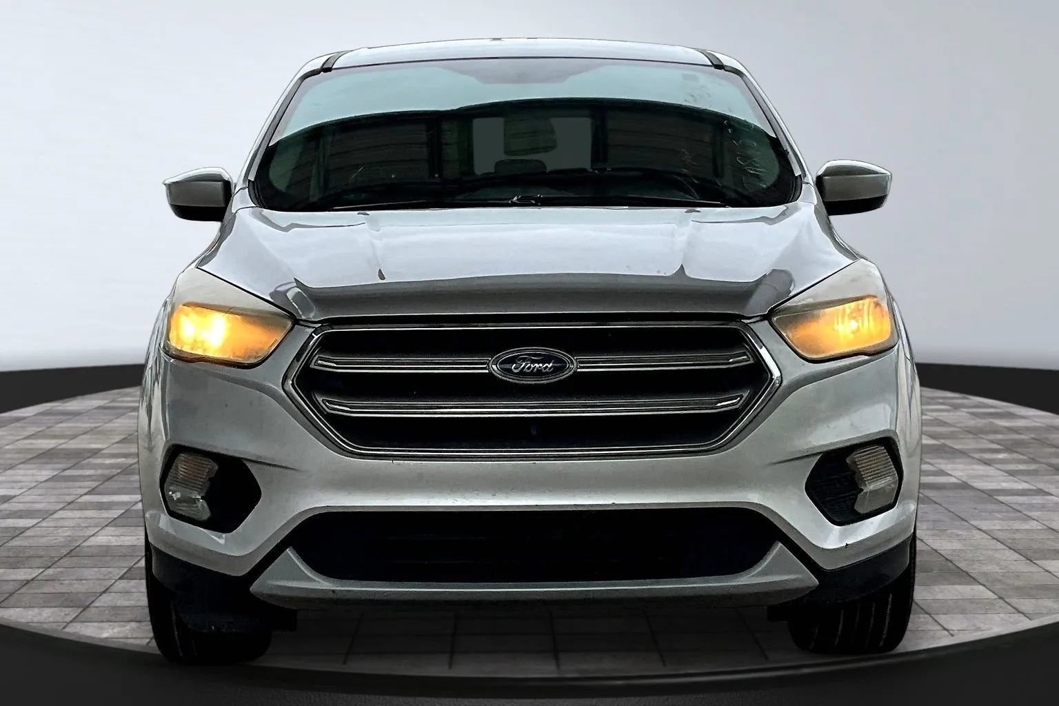 Used 2017 Ford Escape SE FWD image 2