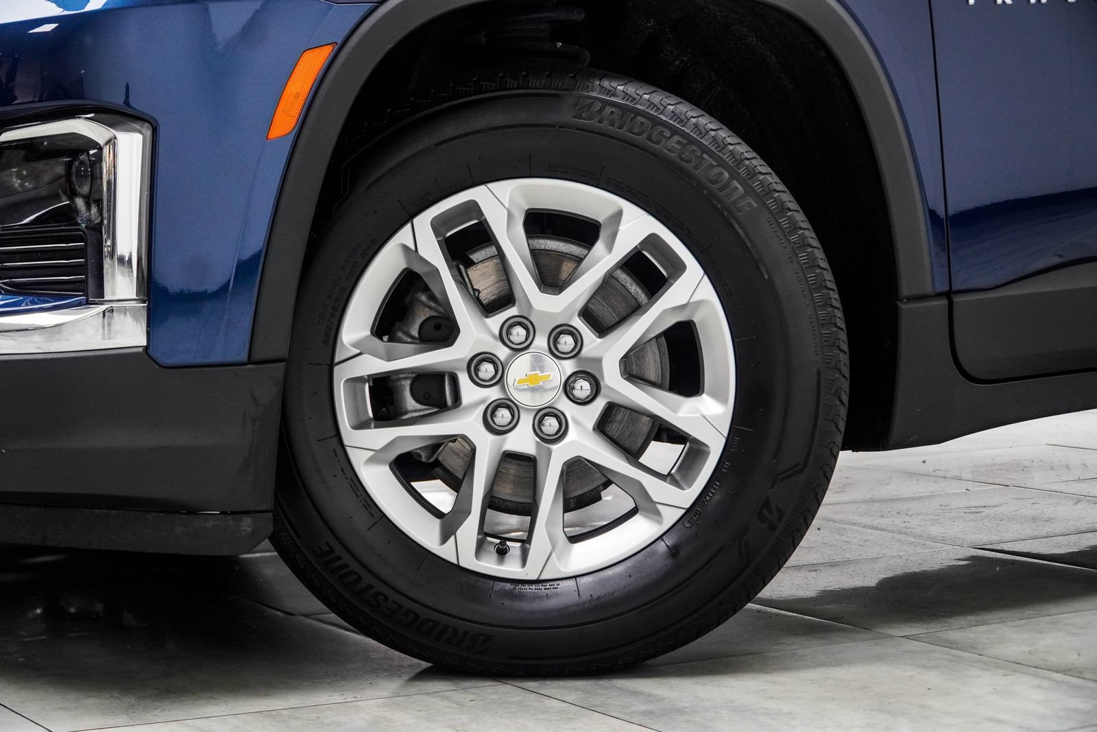 Used 2023 Chevrolet Traverse LS FWD image 4