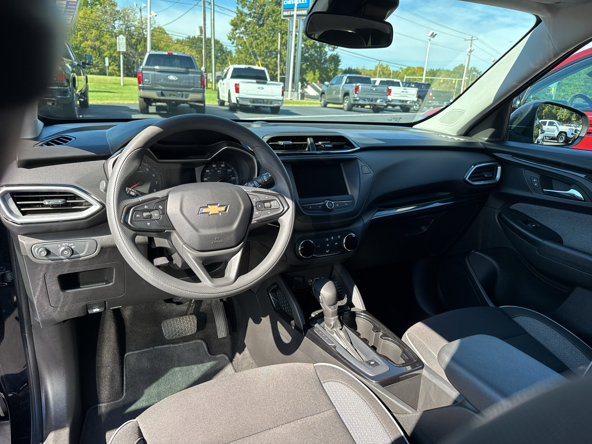 Used 2023 Chevrolet TrailBlazer LS AWD/4WD image 8