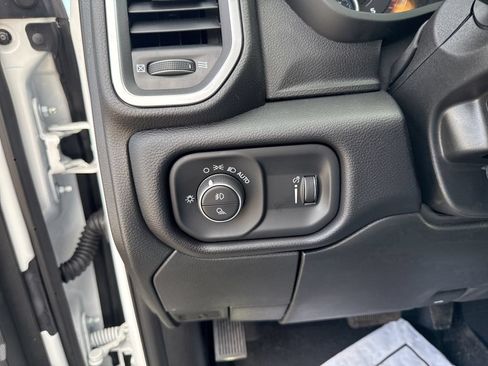 New 2025 RAM 2500 Big Horn AWD/4WD image 18