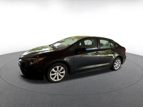 Used 2025 Toyota Corolla LE FWD image 5