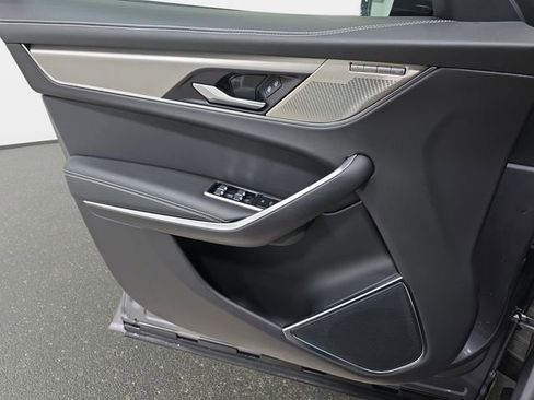 Used 2024 Jaguar F-PACE R-Dynamic S image 27