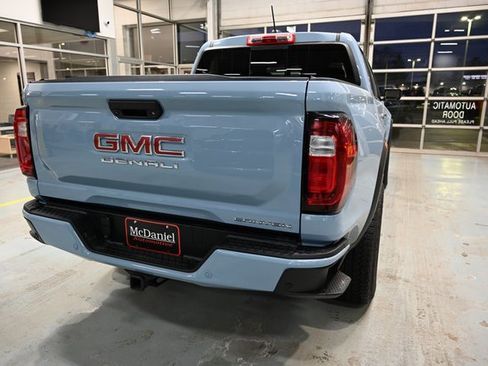 Used 2025 GMC Canyon Denali image 5