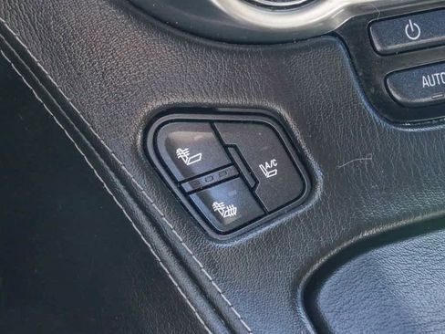 Used 2015 Chevrolet Suburban LTZ image 23