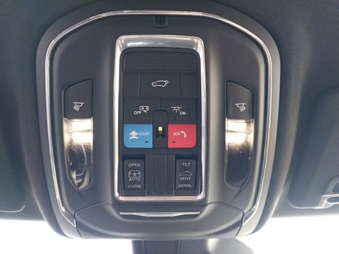 New 2025 Jeep Grand Cherokee Laredo image 13