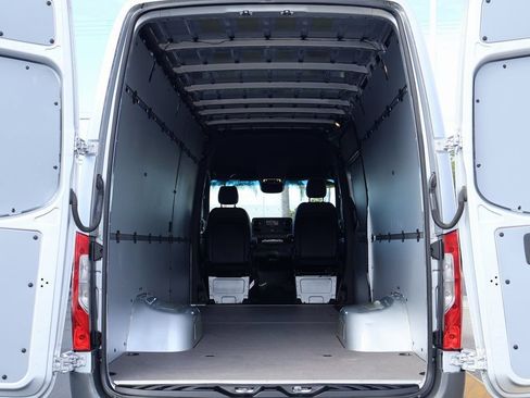 Used 2021 Mercedes-Benz Sprinter 3500 image 12