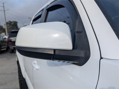 Used 2016 Toyota Tacoma SR5 w/ Towing Package image 11