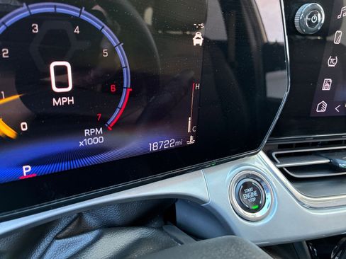 Used 2025 Chevrolet Trax LT image 39