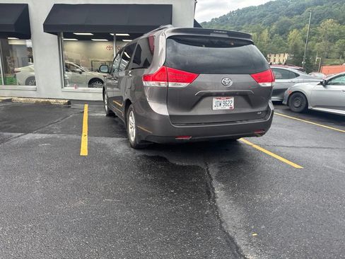 Used 2013 Toyota Sienna LE w/ Towing Pkg FWD image 8