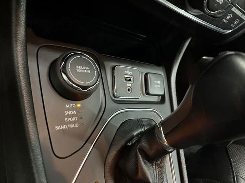 Used 2022 Jeep Cherokee Latitude Lux AWD/4WD image 20