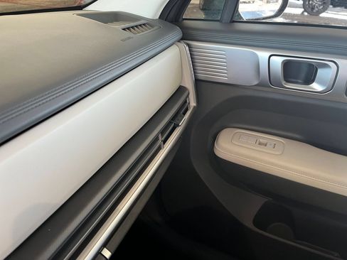 Used 2025 Hyundai Santa Fe SEL AWD/4WD image 38