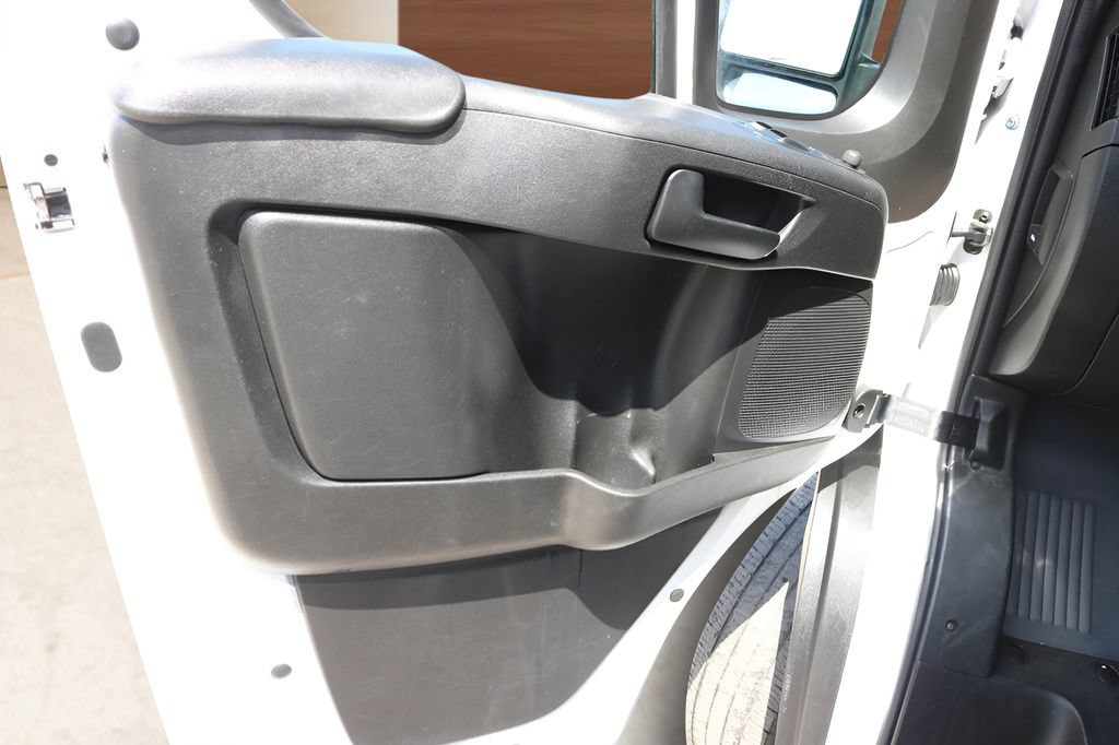 Used 2024 RAM ProMaster 2500 w/ Convenience Group FWD image 10