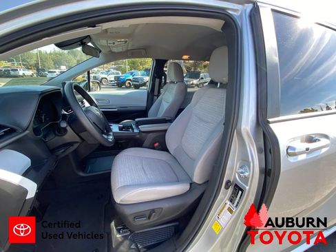 Certified 2025 Toyota Sienna LE FWD image 31