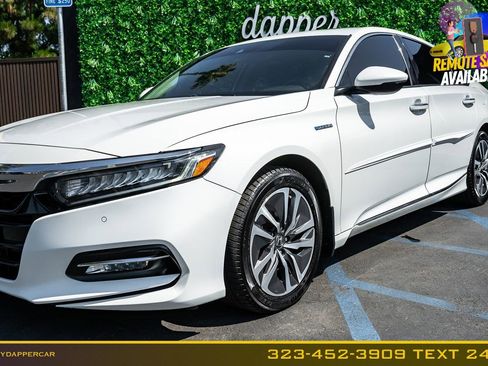 Used 2018 Honda Accord Touring image 2