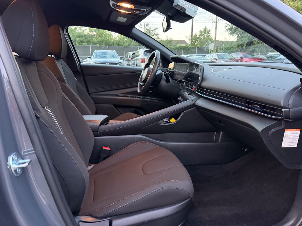 Used 2025 Hyundai Elantra SEL FWD image 20