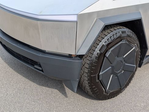 Used 2024 Tesla Cybertruck AWD Crew Cab image 9