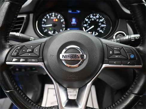 Used 2020 Nissan Rogue SV w/ Premium Package image 18