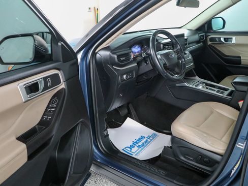 Used 2020 Ford Explorer XLT w/ Equipment Group 202A RWD image 3