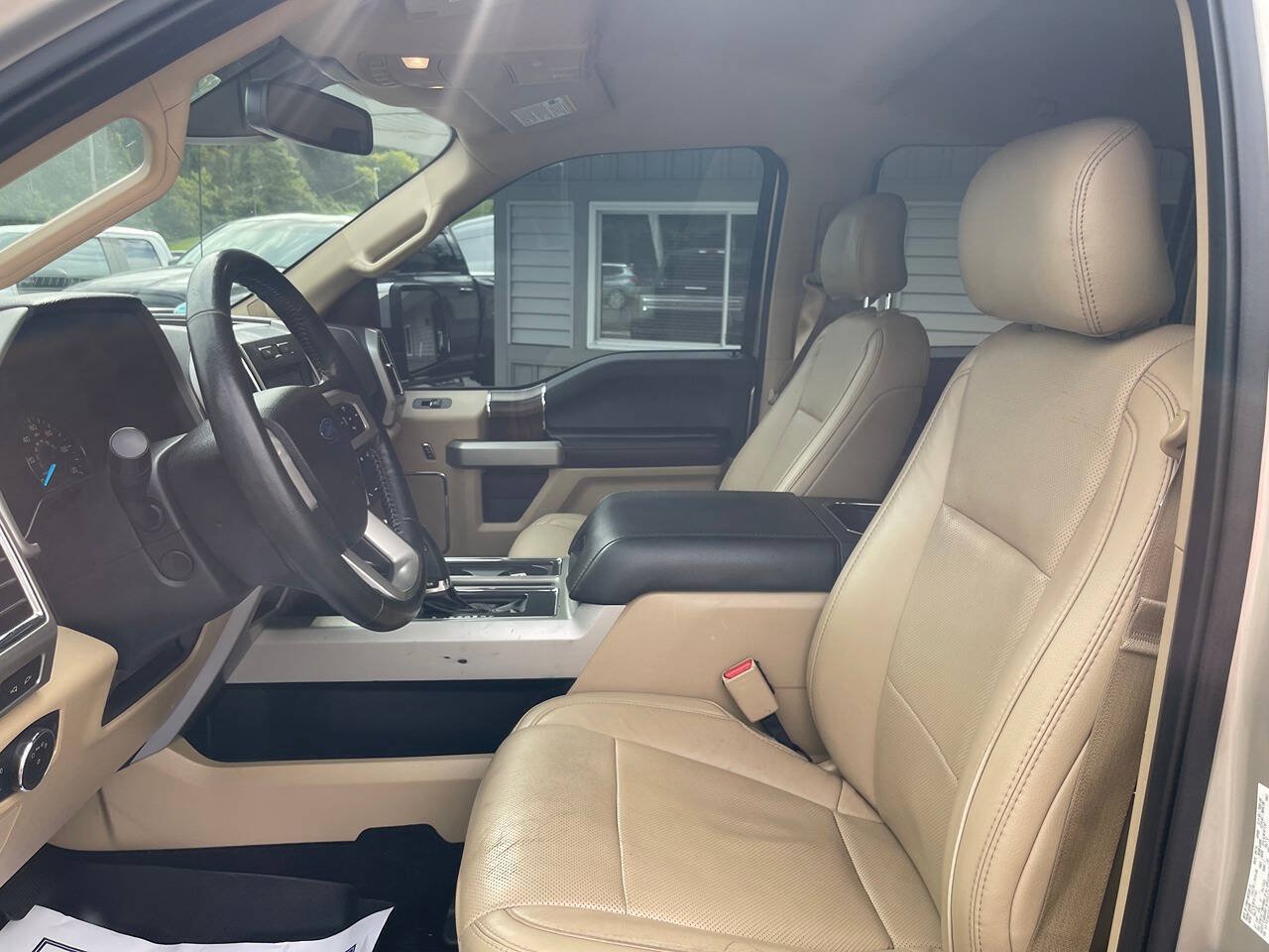 Used 2017 Ford F150 Lariat w/ Equipment Group 502A Luxury AWD/4WD image 18