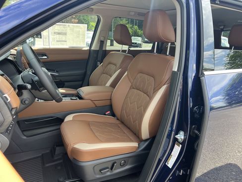 New 2026 Nissan Pathfinder Platinum AWD/4WD image 17