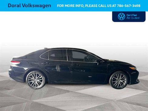 Used 2023 Toyota Camry XLE image 9