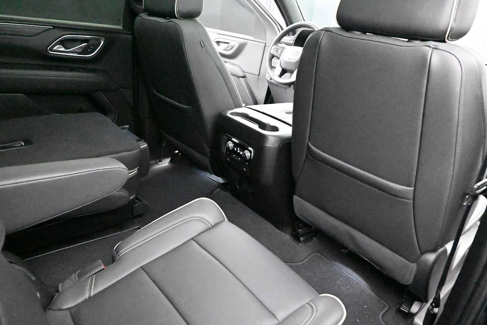 Used 2024 GMC Yukon XL SLT w/ SLT Luxury Package AWD/4WD image 33