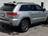 Used 2017 Jeep Grand Cherokee Limited w/ Luxury Group II image 3