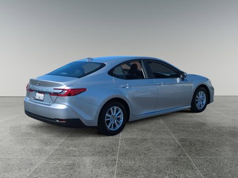 Used 2025 Toyota Camry LE image 5