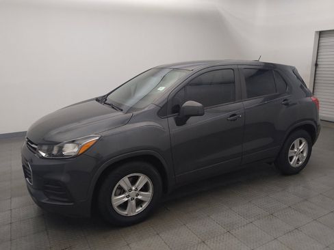 Used 2020 Chevrolet Trax LS FWD image 2