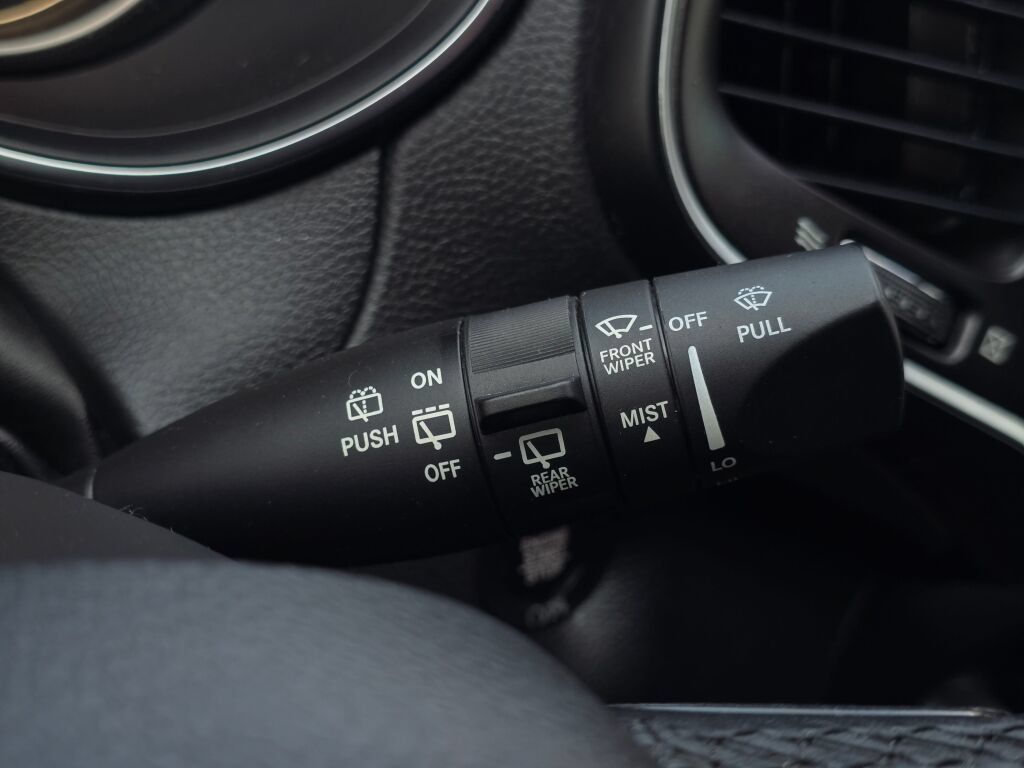 Used 2019 Jeep Cherokee Trailhawk AWD/4WD image 35