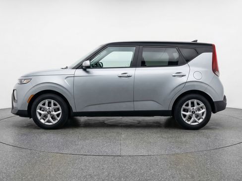 Used 2025 Kia Soul LX w/ LX Technology Package image 5