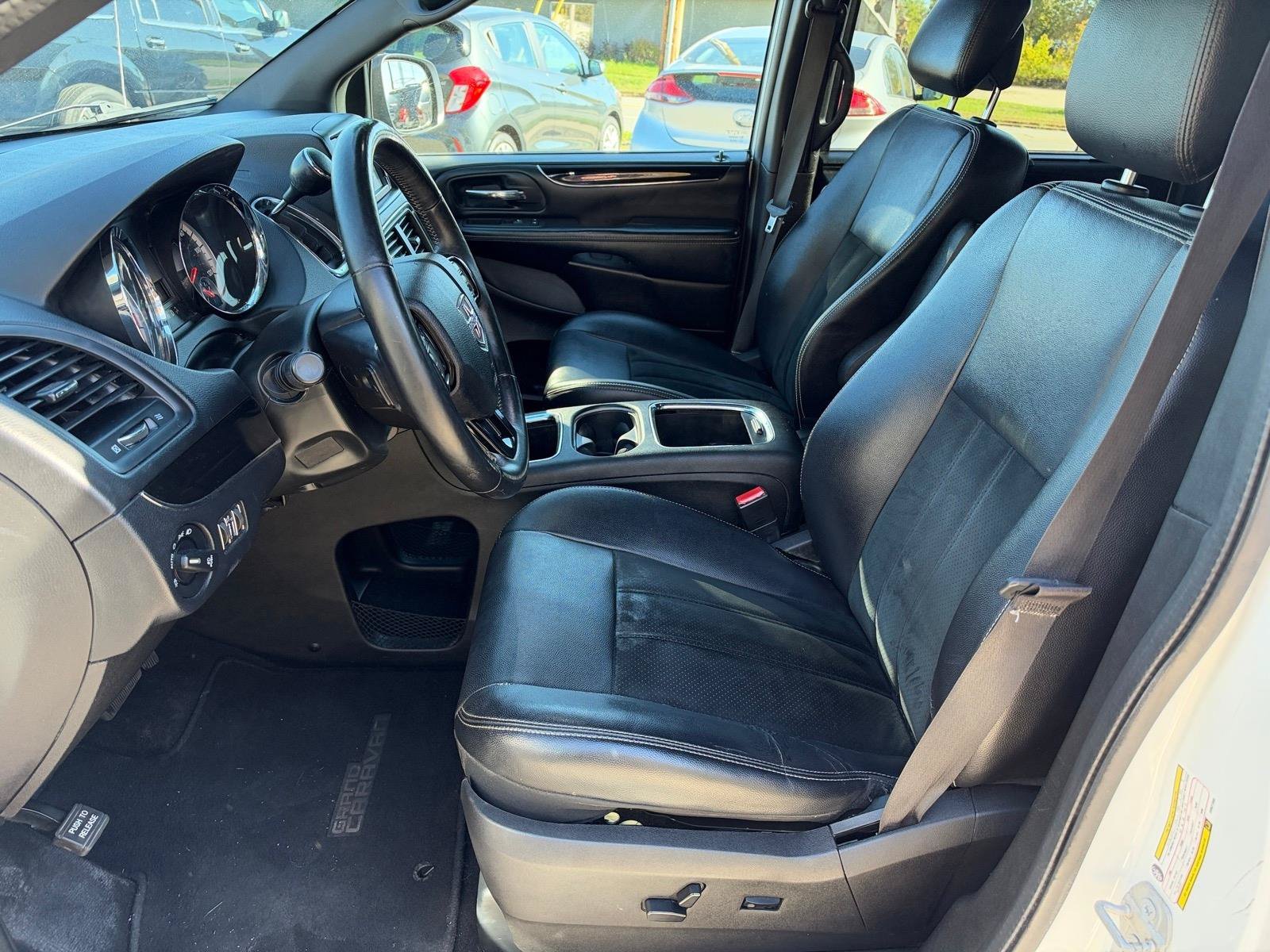 Used 2017 Dodge Grand Caravan SXT w/ Driver Convenience Group FWD image 7