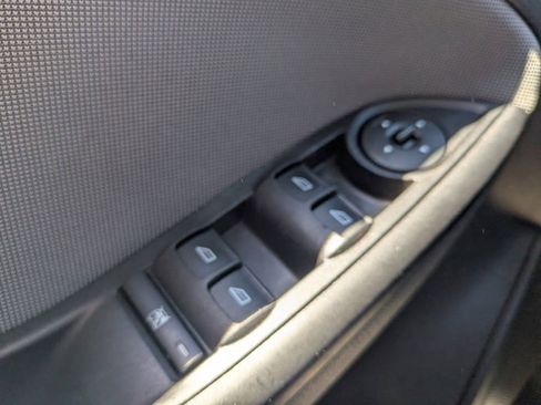 Used 2014 Ford Focus SE w/ SE Winter Package image 21