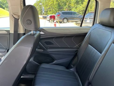 Used 2023 Volkswagen Tiguan SE FWD image 13