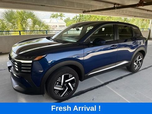Used 2025 Nissan Kicks SV FWD image 1