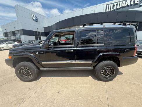 Used 2006 Jeep Commander Limited w/ Trailer Tow Group IV AWD/4WD image 2