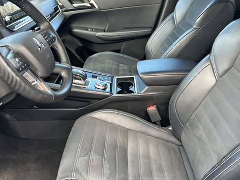 Used 2024 Mitsubishi Outlander SE image 13