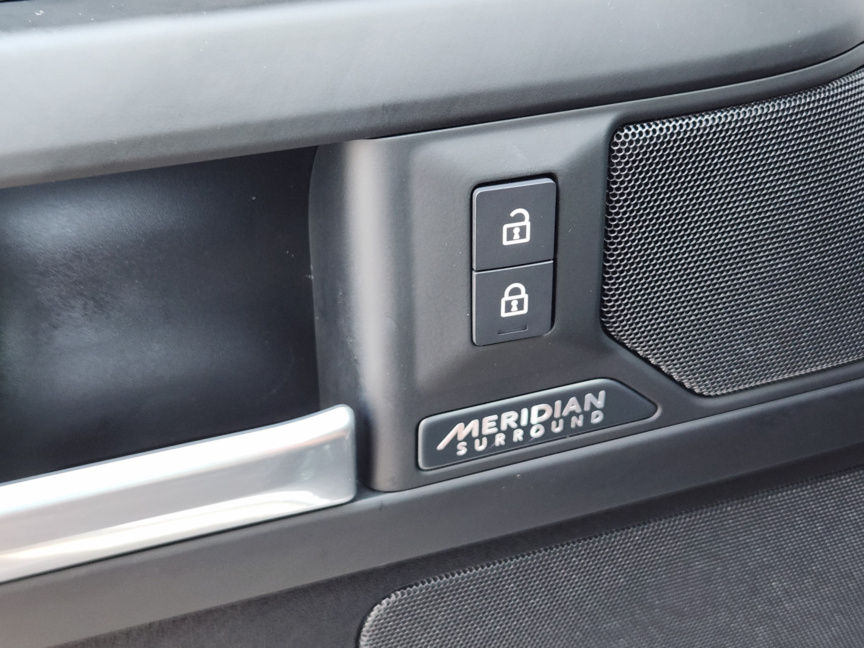 Certified 2026 Land Rover Defender 110 X-Dynamic SE AWD/4WD image 18