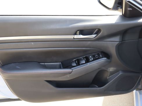 Used 2024 Nissan Altima 2.5 SR FWD image 19