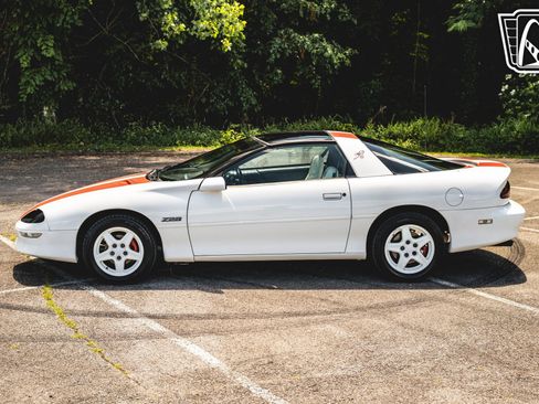 Used 1997 Chevrolet Camaro Z28 w/ Preferred Equipment Group 2 image 11