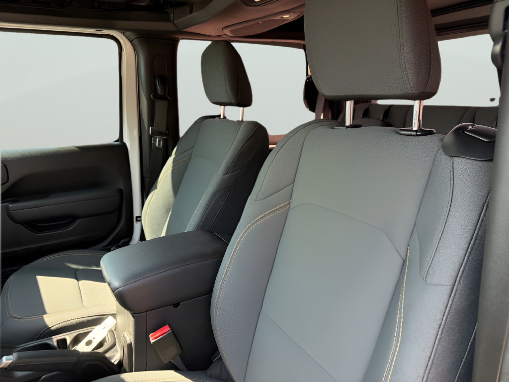 Used 2025 Jeep Wrangler Sport AWD/4WD image 19