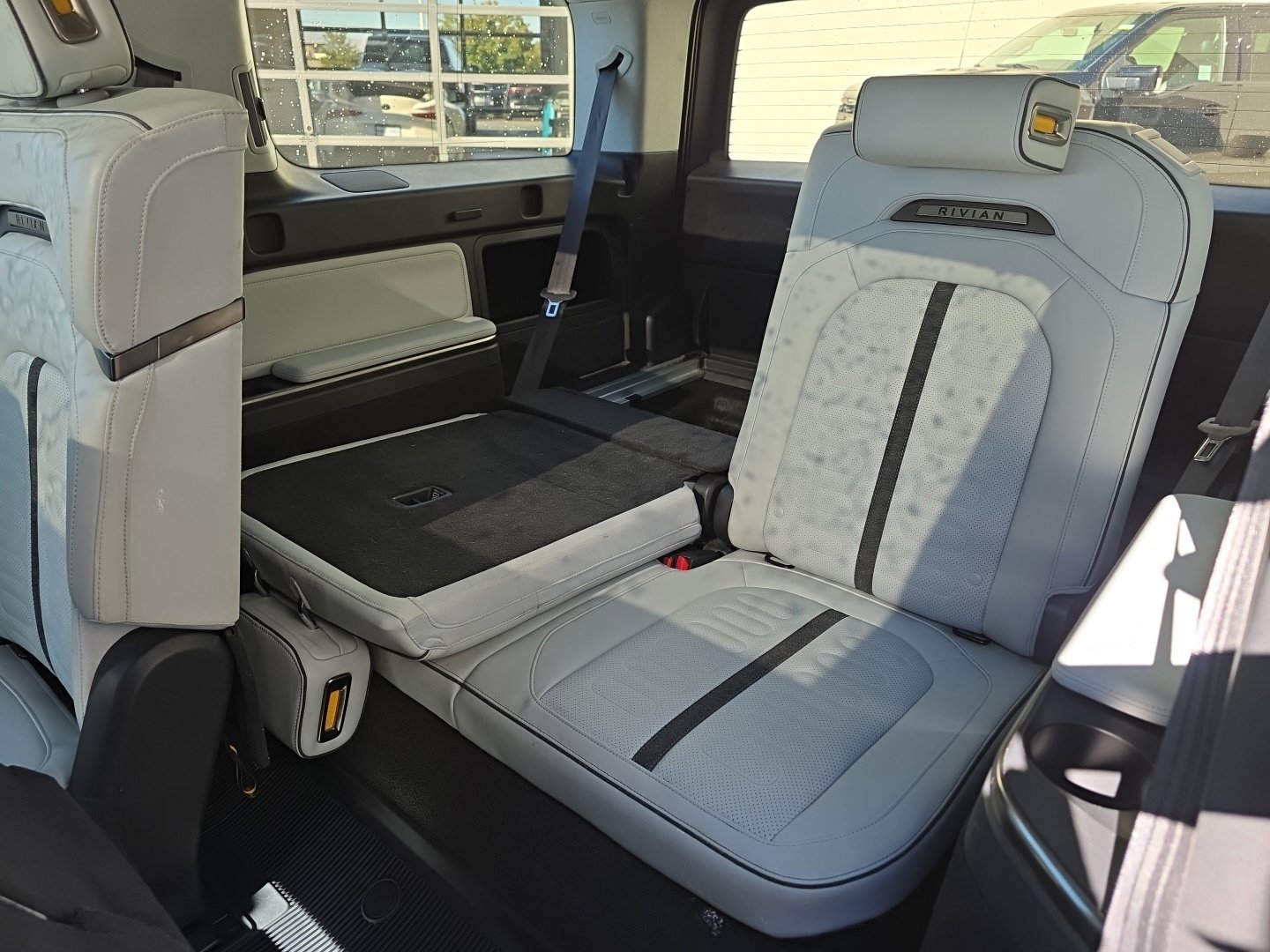 Used 2025 Rivian R1S Adventure Dual AWD/4WD image 20