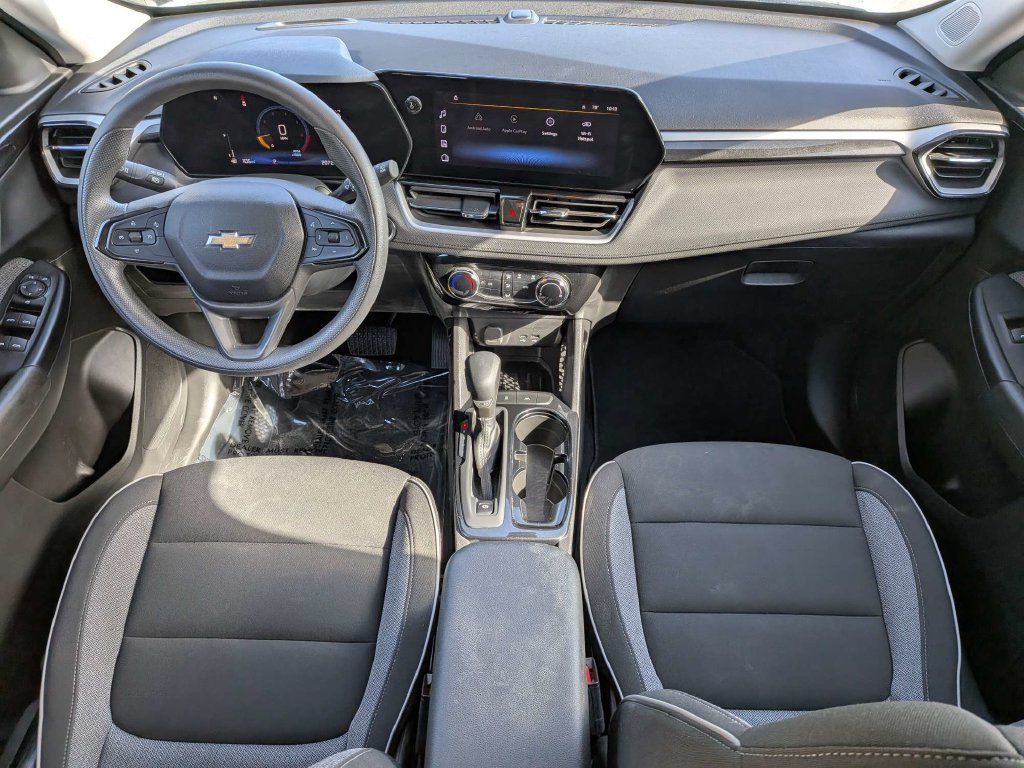 Used 2025 Chevrolet TrailBlazer LT FWD image 11